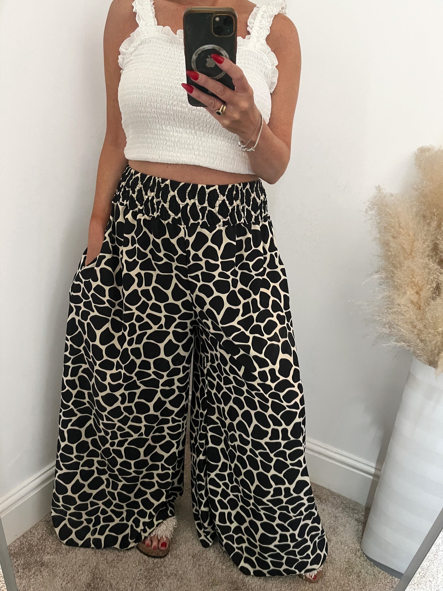Abstract wide leg pants with pockets