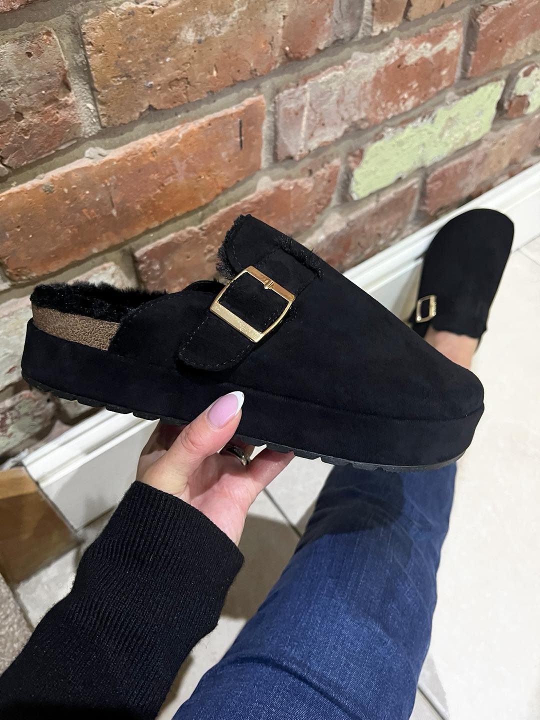 Black Flatform Slippers with Fluffy insole