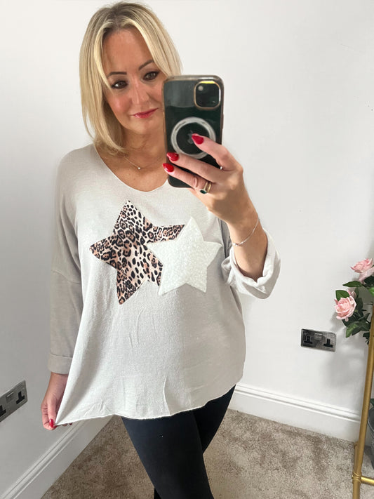 Leopard Star Light Knit Jumper - Light Grey