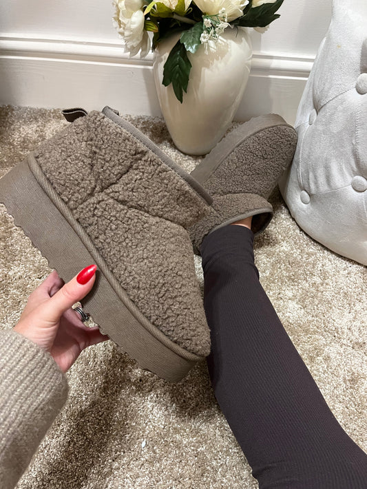 Snuggle Borg Boots - Taupe